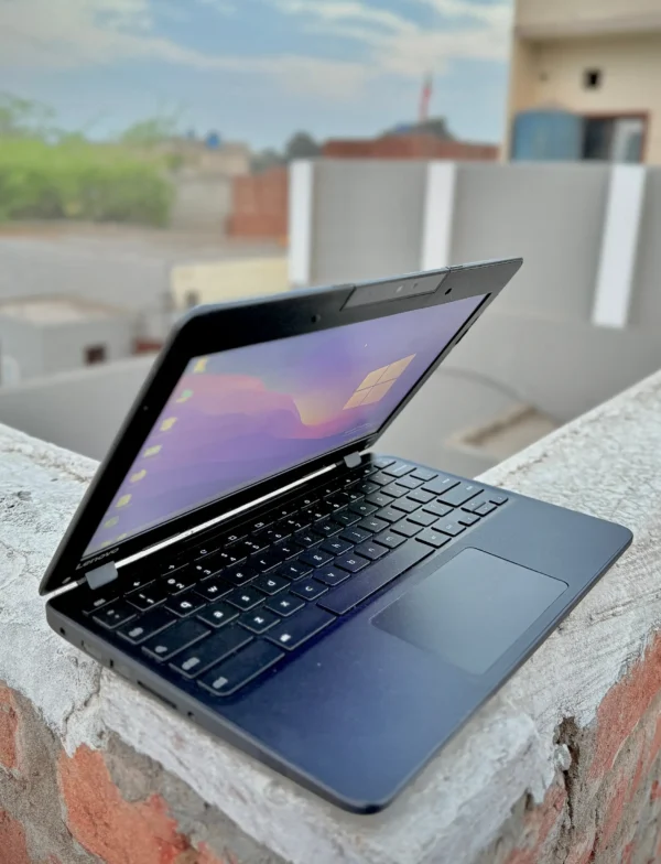 Lenovo N23 Chromebook - 4GB RAM - 16GB SSD Storage - Window 10 Supported