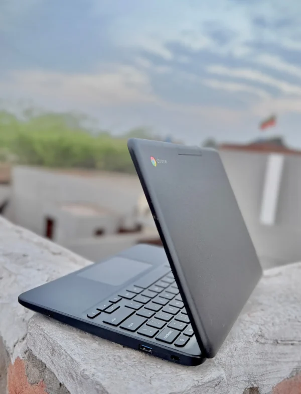 Lenovo N23 Chromebook - 4GB RAM - 16GB SSD Storage - Window 10 Supported